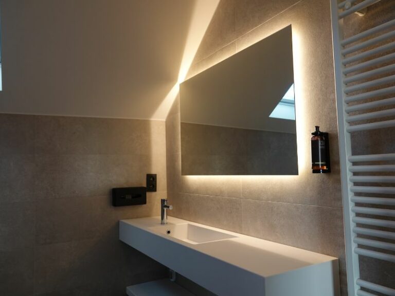 Salle de bain et douche - Gîte 8 personnes